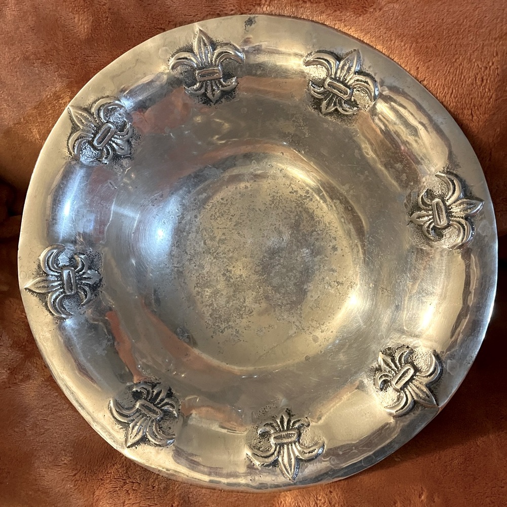 Fluer-De-Lis Pewter Bowl, Large size, Pre-loved with more love to give